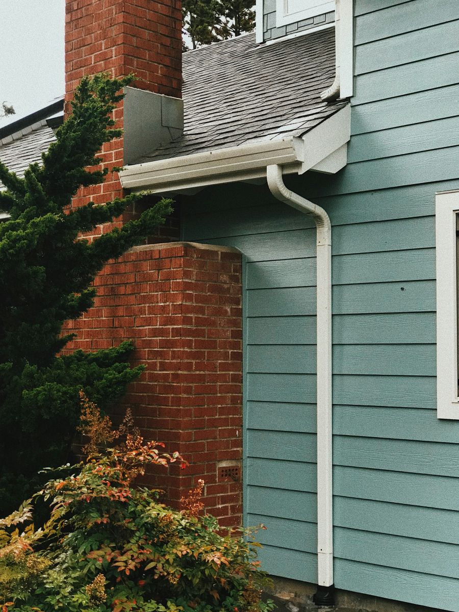 Seamless gutter installation in Bristol, Tennessee