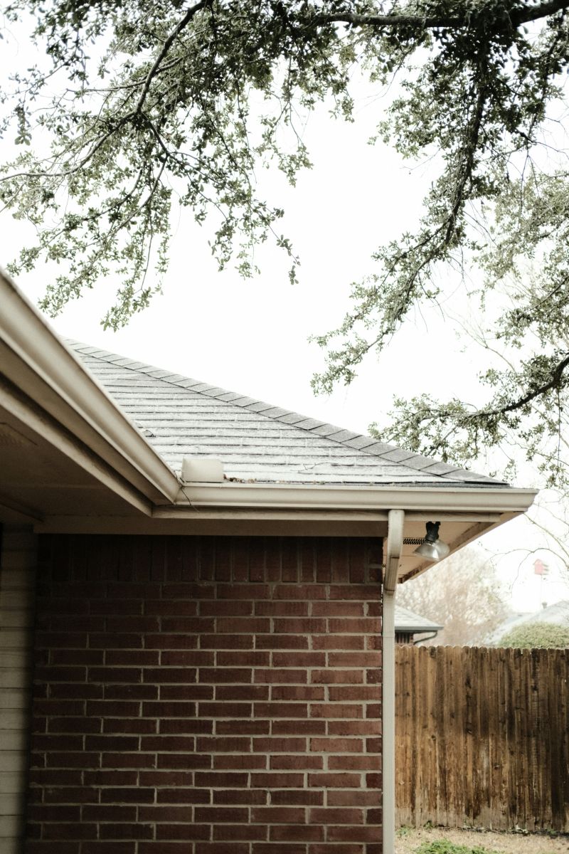 Seamless gutter installation on a Johnson City, Tennessee home